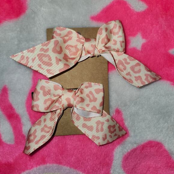 Pink Cheetah/Leopard Print Bow Hair Clip Set - Picture 1 of 2